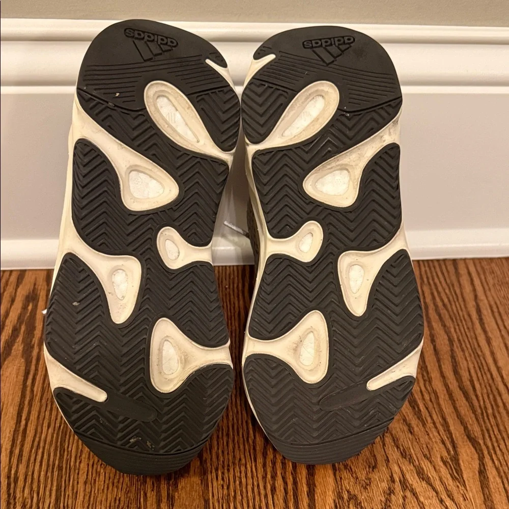 Yeezy Boost 700 V2 Cream Male sz 5.5